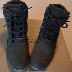 Steve Madden Women's Green Suede lace-up Boots, Size 8.5
